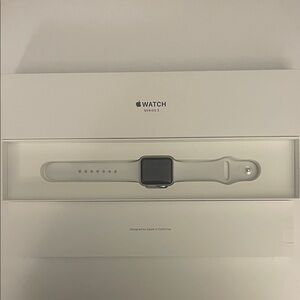 Apple Watch Series 3 - White and Silver